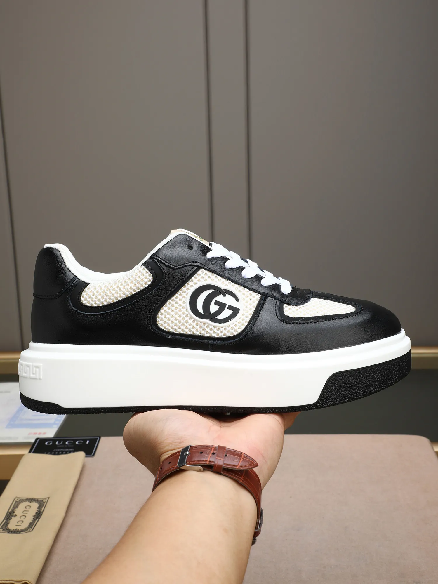 Men's shoes 💰480 New men's shoes GUCCI Fashion trend Made of first-layer calfskin ➕ washed sheep lining! The foot feels super comfortable and the workmanship is impeccable. Foam ultra-light outsole, size: 38-44 (45 customized) 3 colors to choose from!